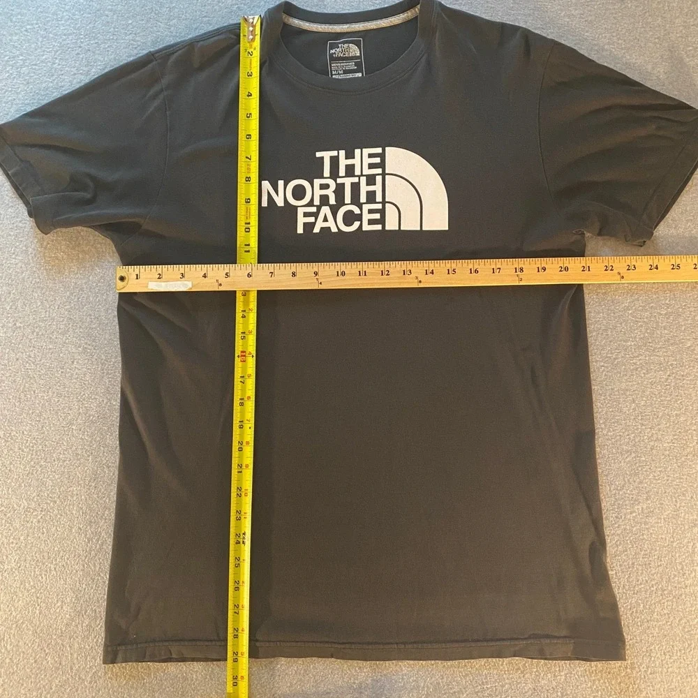 The North Face Mens Black Graphic Logo T-Shirt Classic Fit Medium Cotton Tee